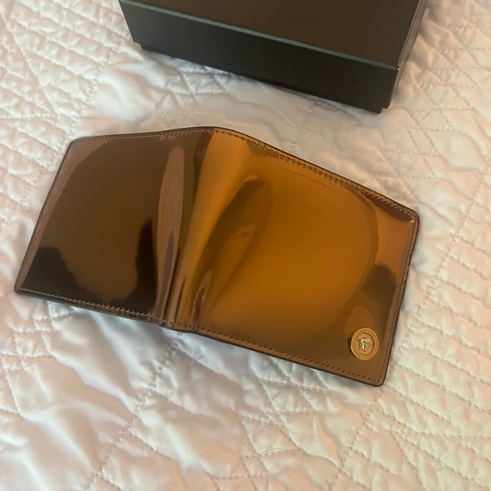 Versace Shiny Gold Card Holder - Picture 8 of 9